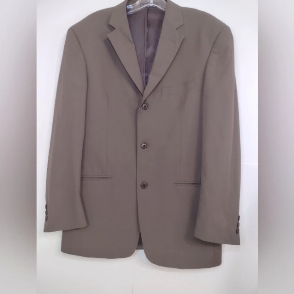 J.Ferrar men's classic suit size (38)R.